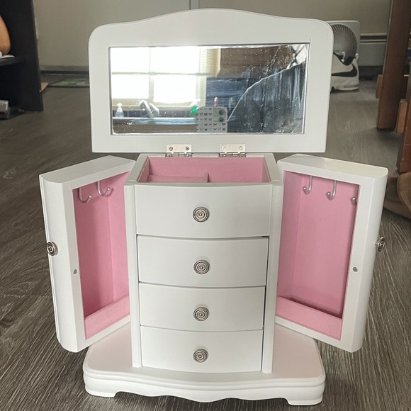 White and Pink Jewelry Box Jewelry Organizers